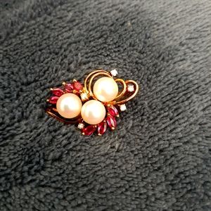 Pendant 14k,5 rubies 5 diamonds 3 pearls